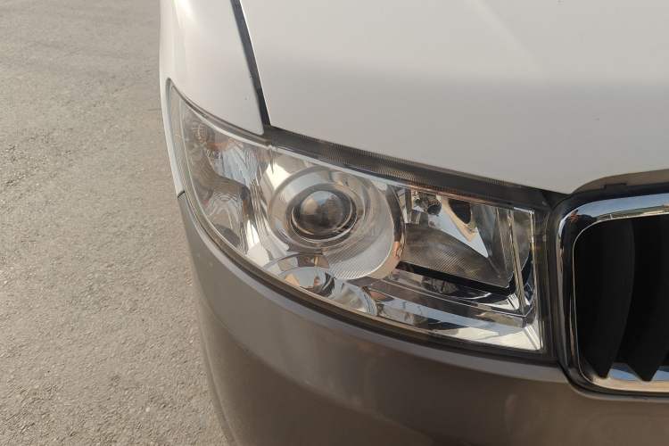 Used Jinbei New Hiace X30L 2016 1.5L Wealth Edition Van DLCG14 Right Front Headlight