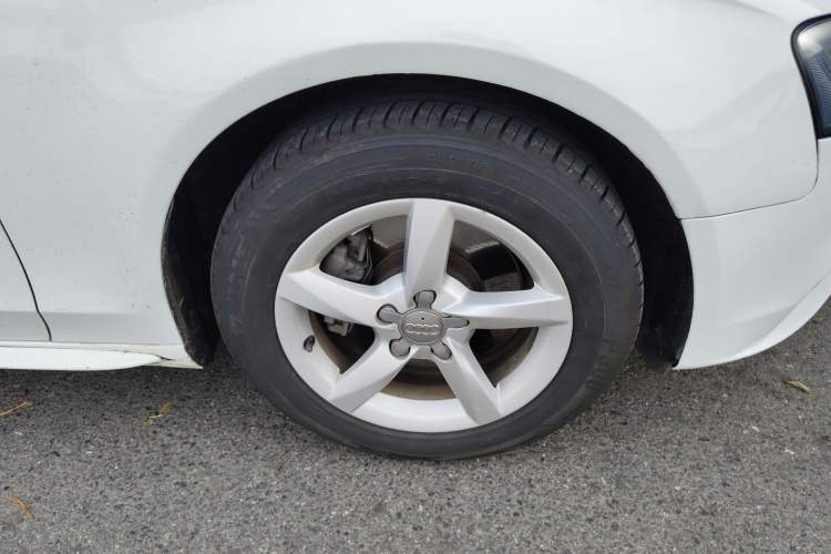 Used Audi A4L 2015 35 TFSI Automatic Standard Model Right Front Wheel Hub