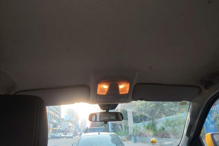 Used SAIC MAXUS T70 2020 2.0T Gasoline Automatic Two-Wheel Drive Comfort Edition Standard Cab High Ground Clearance Headliner