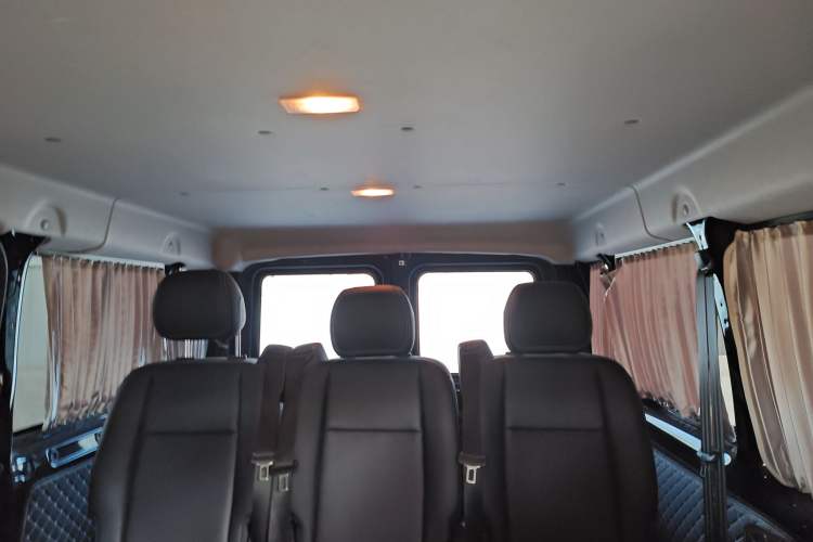 Used JMC Fushun 2023 2.0T Automatic Short-Wheelbase Low-Roof Commercial & Multi-Purpose Passenger Vehicle 6-Seater with Dual-Opening Tailgate
