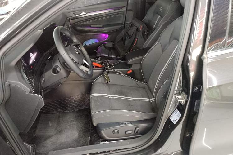 Used Volkswagen Golf 2023 Facelift 280TSI DSG R-Line Lite Left Front Seat