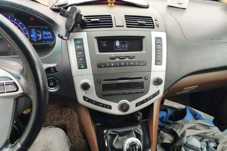 Used BYD S6 2014 2.0L Manual Luxury 5-Seater