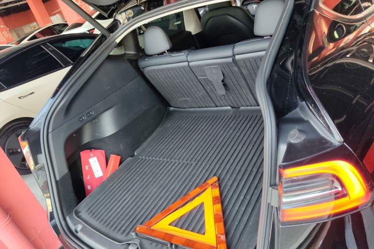 Used Tesla Model Y 2023 Long-Range All-Wheel-Drive Version