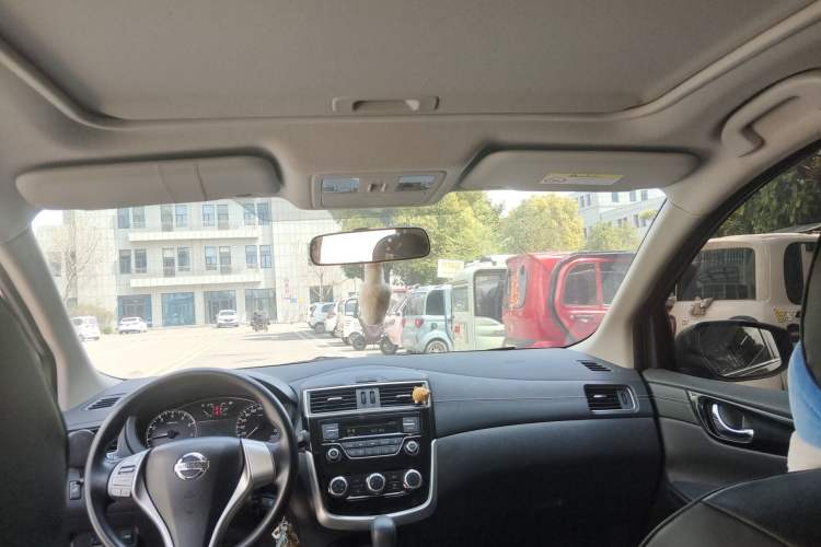 Used Nissan Tiida 2016 1.6L CVT Cool Dynamic Edition