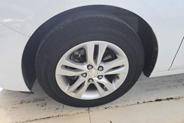 Used Chevrolet Cavalier 2016 1.5L Automatic Xinyue Edition Left Front Wheel Hub