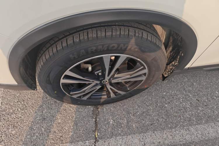 Used Nissan X-Trail 2019 2.5L CVT Smart Connect Luxury Edition 4WD Left Front Wheel Hub