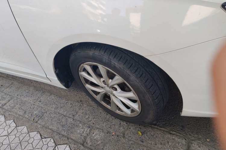 Used Roewe i5 2020 1.5L Manual 4G Connect Luxury Edition Right Front Wheel Hub