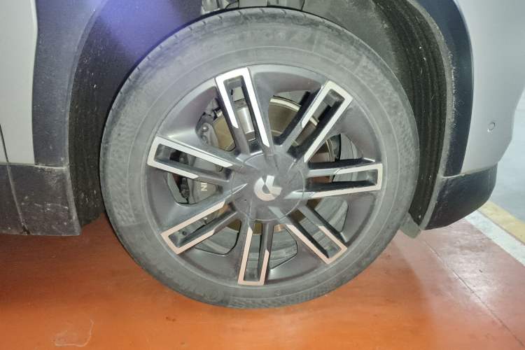 Used Nio EC6 2020 430 km Sport Version Right Front Wheel Hub