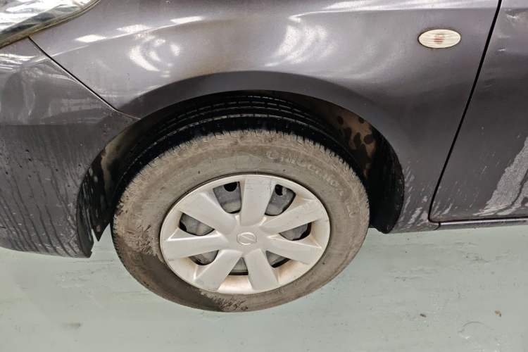 Used Nissan Sunny 2014 1.5XE Manual Comfort Edition Left Front Wheel Hub