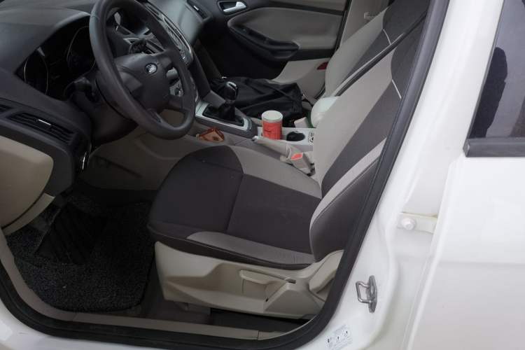 Used Ford Focus 2012 Sedan 1.6L Manual Comfort Model
