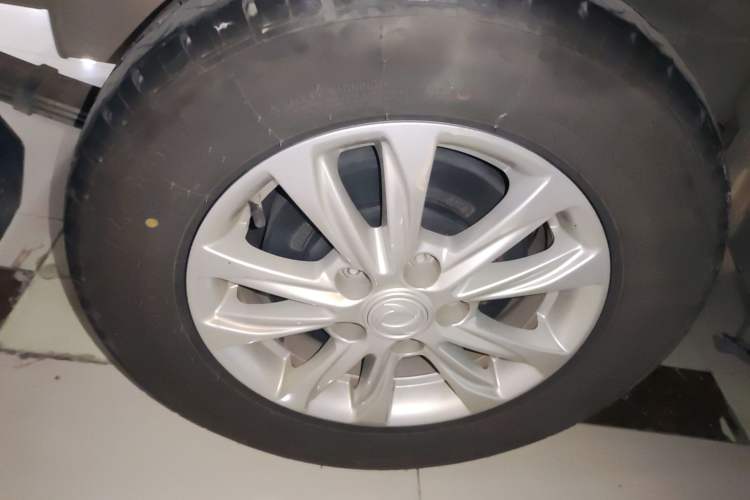 Used FORTHING Lingzhi 2020 M5L 1.6L Luxury 7-Seater Right Rear Wheel Hub