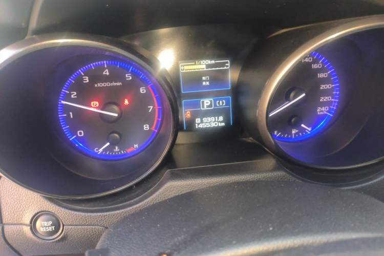 Used Subaru Outback 2015 2.5i Luxury Navigation Edition Odometer Close Up