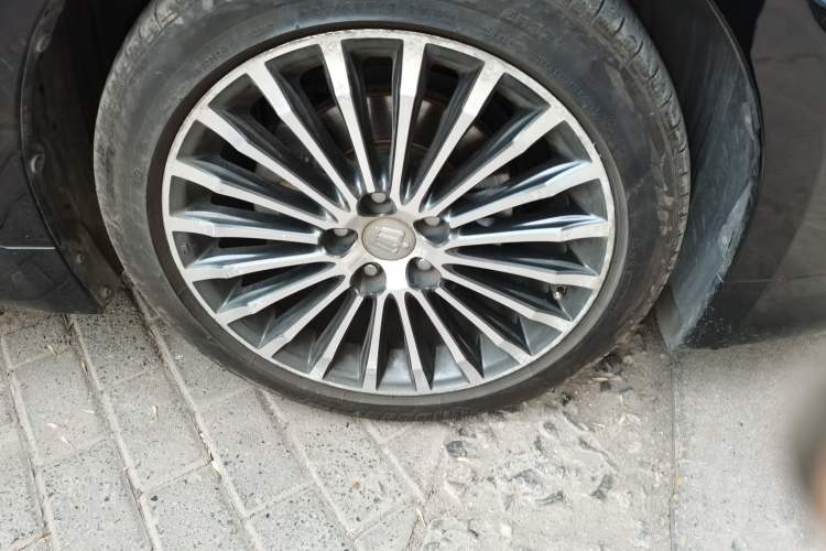 Used Toyota Crown 2015 2.0T Luxury Edition Right Front Wheel Hub