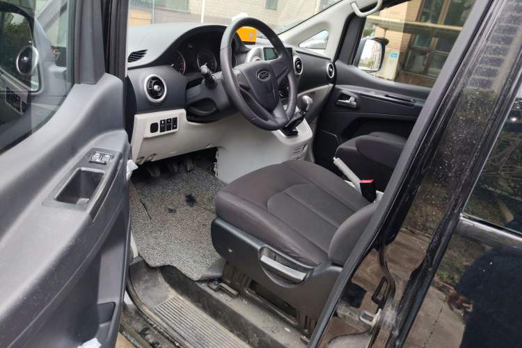 Used JAC Refine M3 2023 PLUS 1.5T 5/7-seat Classic Edition Interior 3