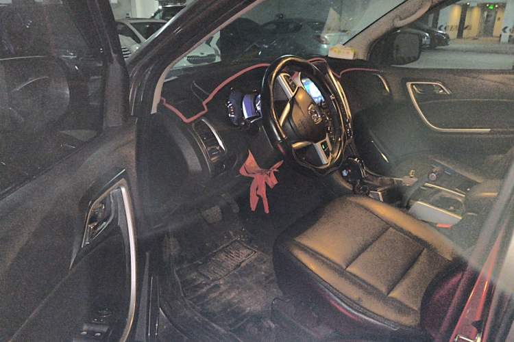 Used JMC Yusheng S350 2013 2.4T Automatic 2WD Diesel Luxury Edition 5 Seats Driver Seat