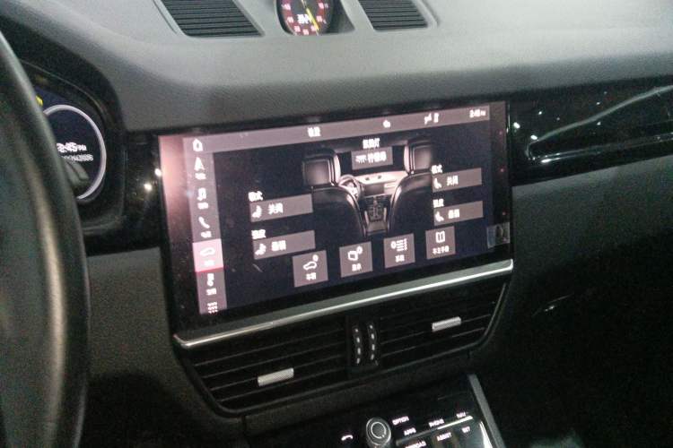 Used Porsche Cayenne E-Hybrid 2021 Cayenne E-Hybrid 2.0T Audio And AC Panel