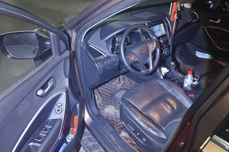 Used Hyundai Santa Fe 2013 2.4L Automatic 4x4 Prestige Edition
