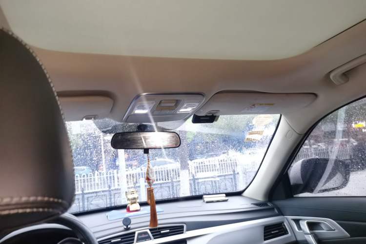 Used Geely Auto Emgrand X7 Sport 2016 2.0L Manual ZhiShang Version Headliner