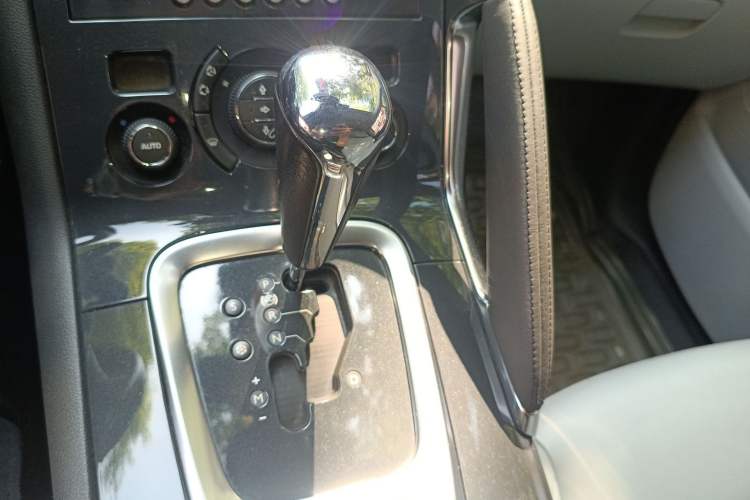 Used Peugeot 3008 2011 1.6T Luxury Model Gear Lever