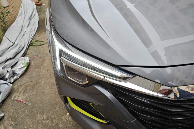 Used Roewe i6 MAX 2020 300TGI Automatic "Swell Cool Smart Drive" Edition Right Front Headlight