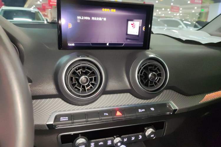 Used Audi Q2L e-tron 2019 Q2L e-tron Pure Electric Smart Enjoyment Model Audio And AC Panel