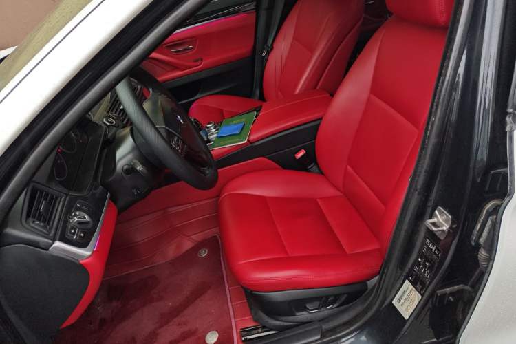 Used BMW 5 Series 2011 520Li Elegant Model
