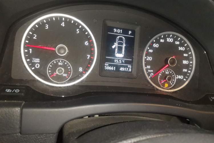 Used Volkswagen Tiguan 2017 300TSI Automatic Two-Wheel Drive Silk Road Luxury Edition Odometer Close Up