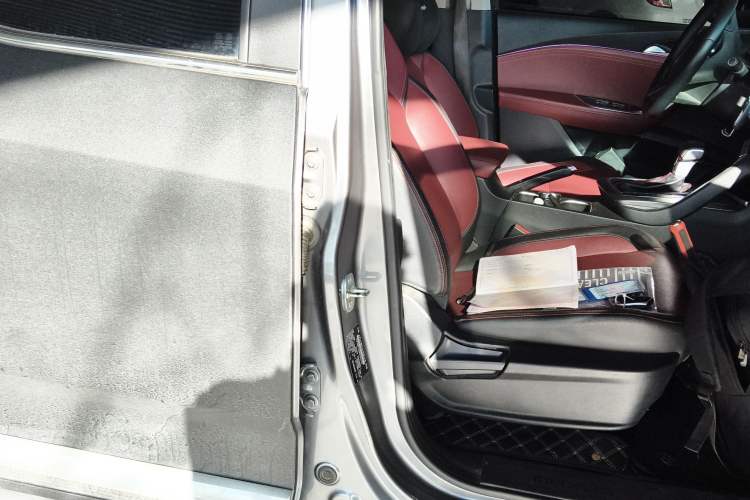 Used SAIC MAXUS T90 2021 2.0T Single-Turbo Automatic All-Wheel Drive High-Ride Elite Version with Extended Cargo Bed