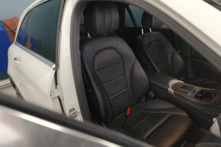 Used Mercedes-Benz GLC 2022 Facelift GLC 260 L 4MATIC Luxury Edition Right Front Seat