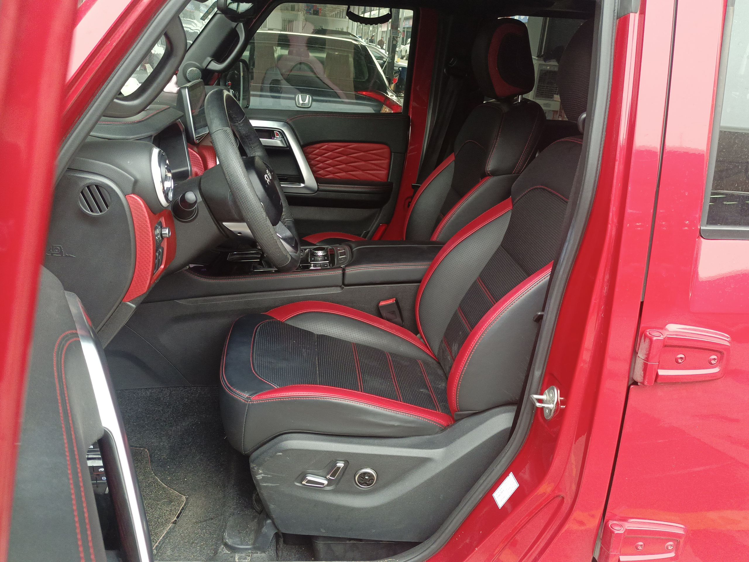 المقاعد الأمامية داخل السيارة