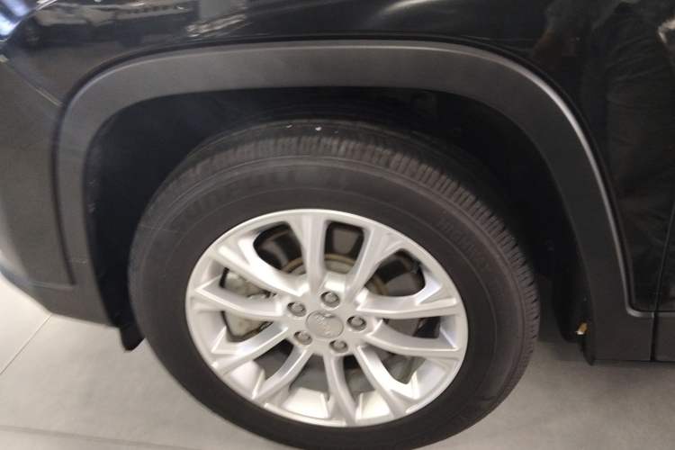 Used Jeep Cherokee 2019 2.0T Two-Wheel Drive Smart Enjoyment Version China VI