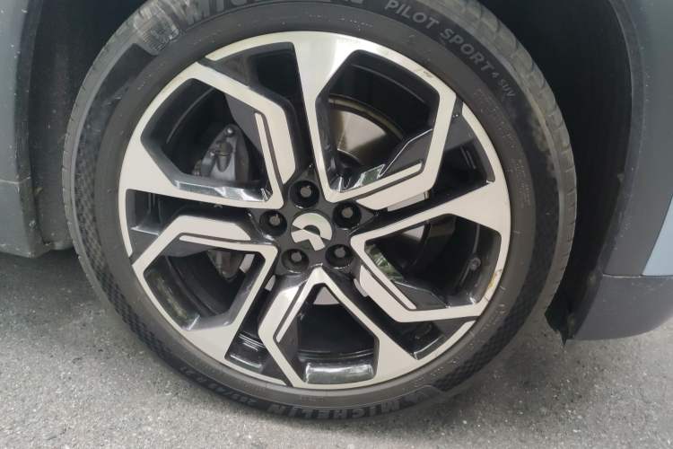 Used Nio ES8 2018 Founder Edition Right Front Wheel Hub