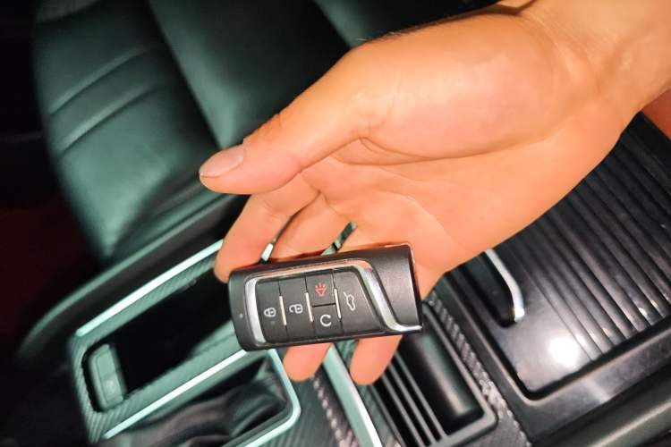 Used GAC Trumpchi GS8 2017 320T Two-Wheel Drive Luxury Smart Connectivity Version (7 Seats) Interior 1