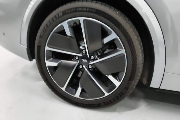 Used Li Auto L9 2025 Ultra Smart Refreshed Edition
