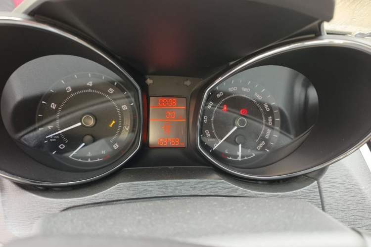 Used Chery Arrizo 7 2015 1.6L Manual ZhiShang Edition Odometer Close Up