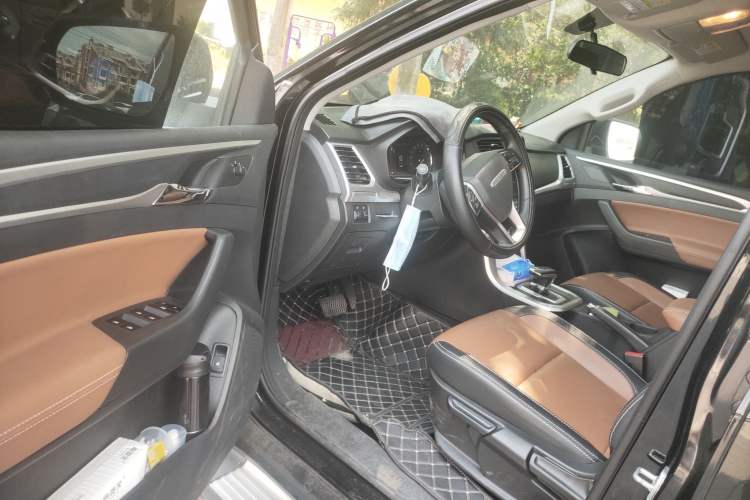 Used SAIC MAXUS T70 2020 2.0T Gasoline Automatic 4x4 Elite Version with Long Body and High Ground Clearance
