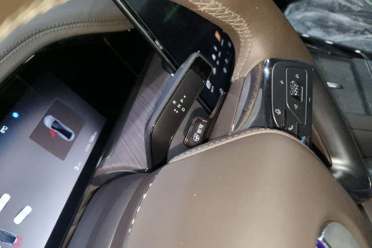 Used Denza Z9 2024 1100 km Four-Wheel Drive Max Version
