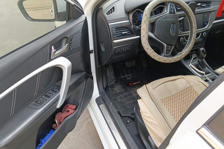 Used Geely Auto Emgrand 2017 Sedan Million Edition 1.5L CVT Upward Version Interior 3