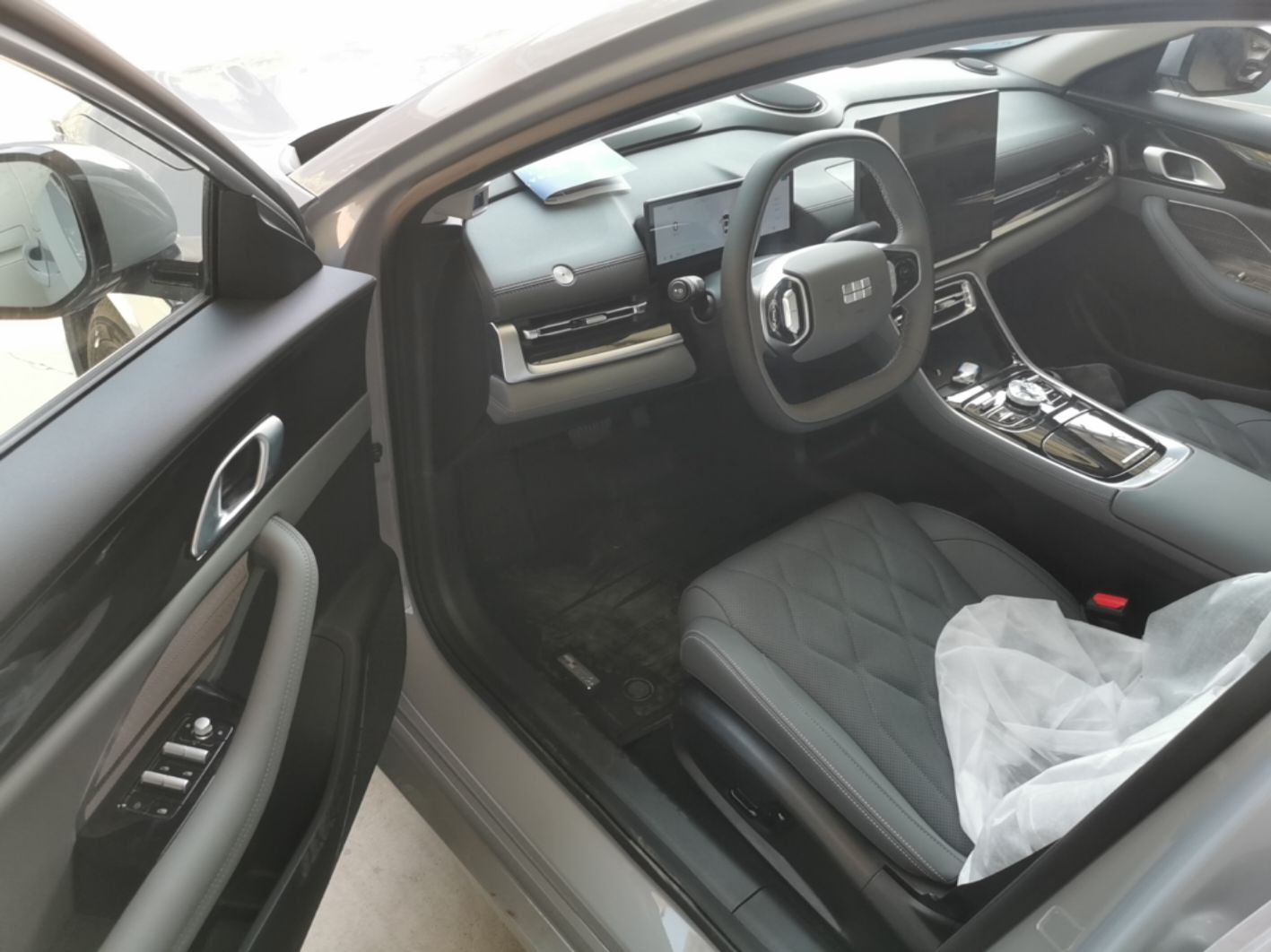 Geely Galaxy A7 2025 Model EM-i 150km Exploration+ Edition — снимка 18