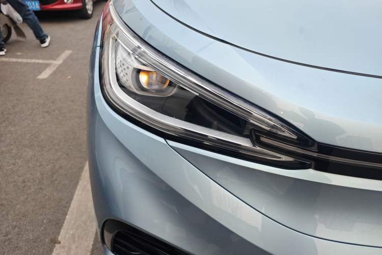 Used Volkswagen ID.4 X 2023 Pure Long-Range Version Right Front Headlight