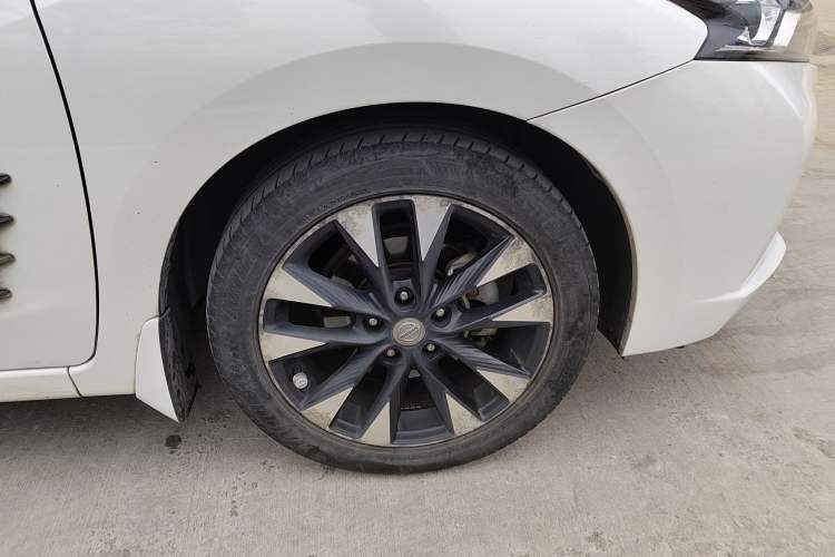 Used Nissan Lannia 2016 1.6L CVT Smart Cool Edition Right Front Wheel Hub