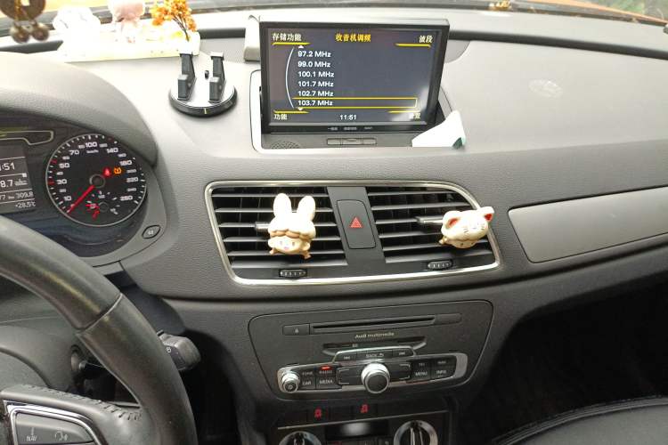 Used Audi Q3 2015 30 TFSI Ambition Edition Audio And AC Panel