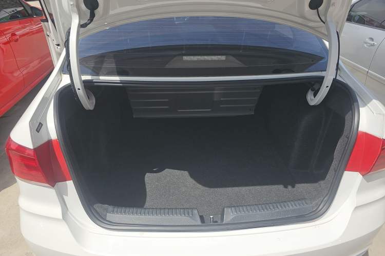 Used Volkswagen Santana 2016 1.6L Manual Fashion Edition