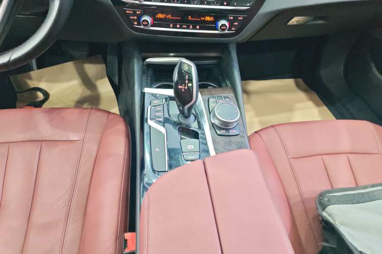 Used BMW 5 Series 2018 528Li Launch Special Edition Gear Lever