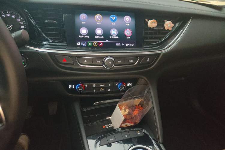 Used Buick Regal 2022 552T Smart Edition Audio And AC Panel