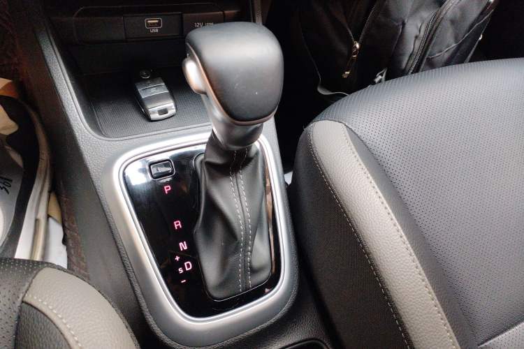 Used Kia kx1 Stonic 2021 1.4L CVT Fun & Sunroof Model
