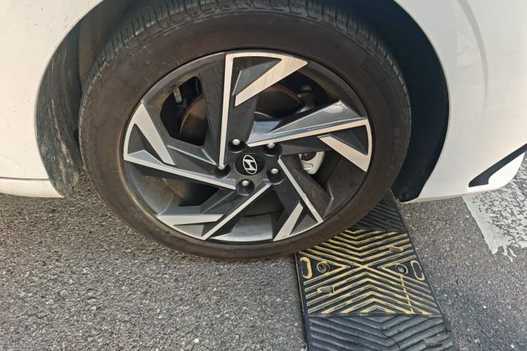 Used Hyundai Elantra 2023 1.5L CVT LUX Prestige Edition Right Front Wheel Hub