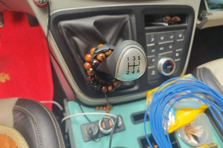 Used JAC Refine M4 2019 Business & Travel Series 2.0L Manual Comfort Model China VI Gear Lever