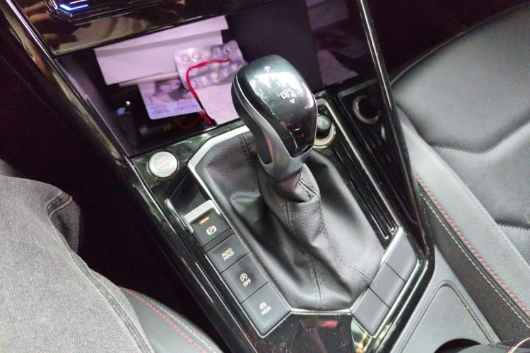 Used Volkswagen Tayron 2020 330TSI Two-Wheel Drive Luxury Smart Connectivity Version Gear Lever