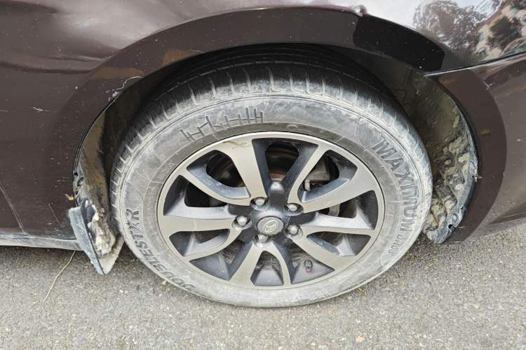 Used Soueast V6 Lingshi 2013 1.5L Manual - Women's Edition
